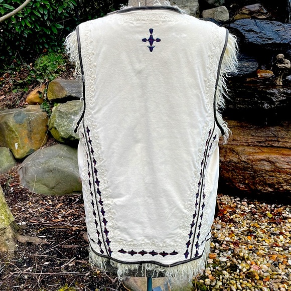 FREE PEOPLE TRENDY FAUX FUR VEST - L - NWT ! - Picture 7 of 13